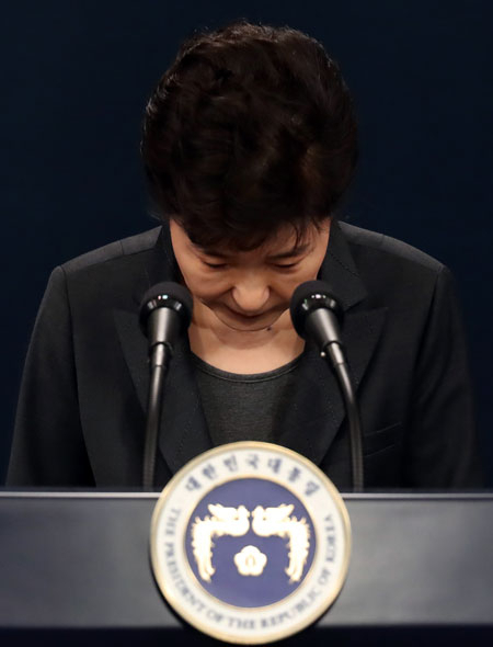 박근혜 대통령이 4일 오전 청와대 춘추관 대브리핑실에서 