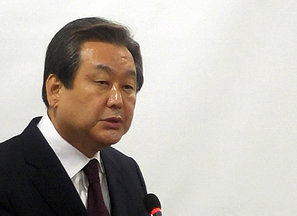 새누리당 김무성 전 대표가 7일 오전 국회 의원회관에서 기자회견을 열고 