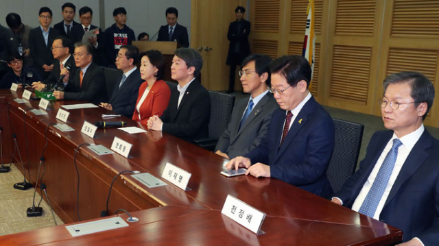더불어민주당 문재인 전 대표가 20일 오전 국회 의원회관에서 열린 야권 대권 주자들의 