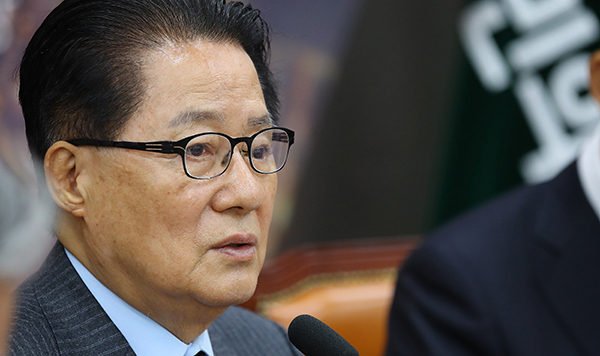 박지원 국민의당 비상대책위원장 겸 원내대표가 김기춘 전 대통령 비서실장에 대해 