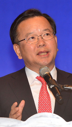 김부겸 더불어민주당 의원이 27일 오후 영남이공대학 천마체육관에서 