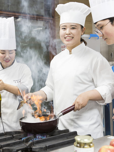 계명문화대학교 식품영양조리학부는 54년의 오랜 역사와 전통을 기반으로 식품학, 영양학, 조리학 연구를 통해 식생활의 과학화를 달성해 왔다. 계명문화대 제공
