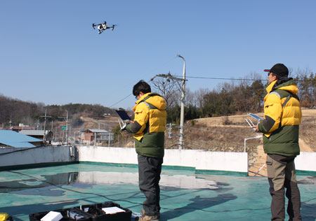 LX한국국토정보공사가 UAV 시스템을 활용해 기존의 지적측량 분야를 넘어 공간정보 분야의 선두주자로 떠오르고 있다. LX공사 제공