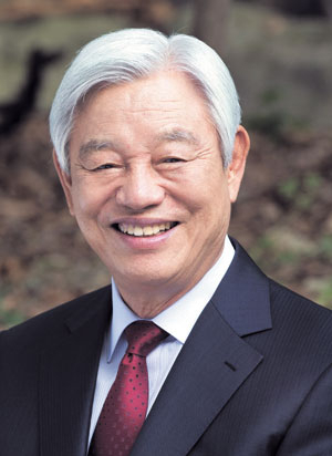 박옥수 목사: ▷1944년 경북 선산 출생 ▷1972년 대한예수교침례회(현 기쁜소식선교회) 설립 ▷2000년 그라시아스 합창단 창단 ▷2001년 사단법인 국제청소년연합(IYF) 설립 ▷2001~2016 IYF 월드문화캠프 개최 ▷현 기쁜소식강남교회 시무