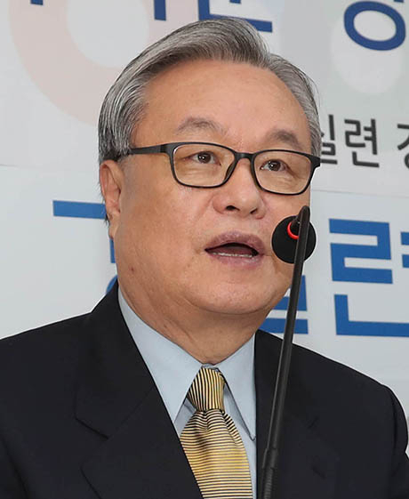 인명진 목사가 새누리당의 당 수습을 주도할 비상대책위원장에 내정됐다. 사진은 2016년 11월 경실련 행사에서 연설하고 있는 인 목사. 연합뉴스