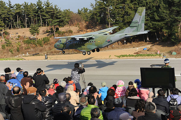 원전과의 안전성문제 등 울진 죽변비상활주로 이전
