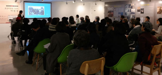 지난달 30일 열린 톡!톡!톡! 릴레이 문학토크 모습. 이날은 미술평론가 권원순 씨가 강연자로 나서 조선 미전의 기린아 이인성에 대해 재미있는 이야기를 들려주었다. 대구문학관 제공