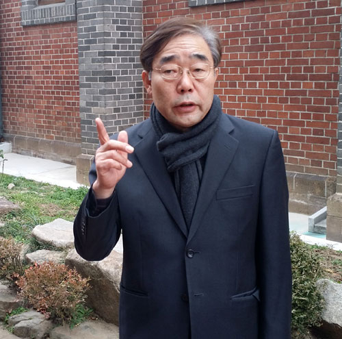 지은이 박진용 교수는 \