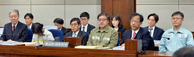국정 농단 사건의 핵심인 최순실 씨, 안종범 전 청와대 정책조정수석, 정호성 전 청와대 부속비서관에 대한 재판이 5일 오후 서울 서초동 서울중앙지법에서 열렸다.