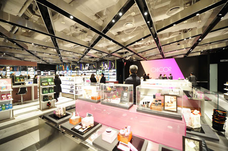 대구신세계가 미래의 젊은 VIP 고객을 선점하기 위해 도입한 체험형 뷰티 매장 