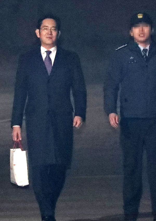 430억원대 뇌물공여와 횡령