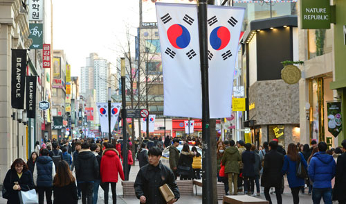 대구 수익형 부동산이 오피스텔에서 상가 투자로 옮겨가고 있다. 지난해 대구 상가 투자수익률은 전국에서 세 번째로 높았다. 대구 상권의 핵심 동성로 거리. 매일신문 DB