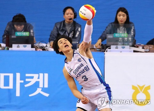 서브하는 박철우.연합뉴스