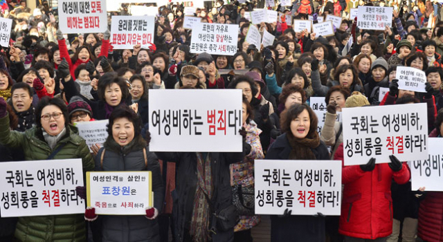 31일 대구 중구 동성로에서 대구여성단체협의회 회원 300여 명이 