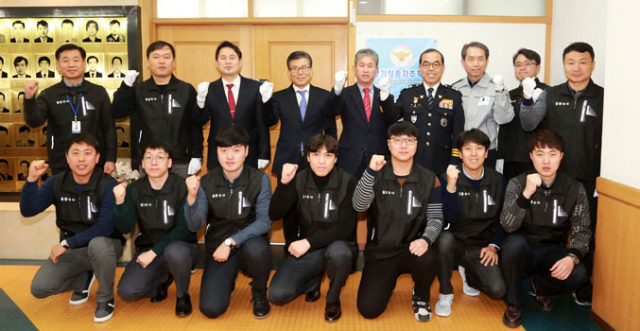 경북경찰청이 1일 오전 11시 장기실종자 추적팀 발대식을 갖고 본격 활동을 시작했다. 이는 전국 지방경찰청 중 처음 있는 일이다. 장기실종자 추적팀은 수사 경험이 풍부한 경찰관 10명으로 구성됐다. 경북경찰청 제공