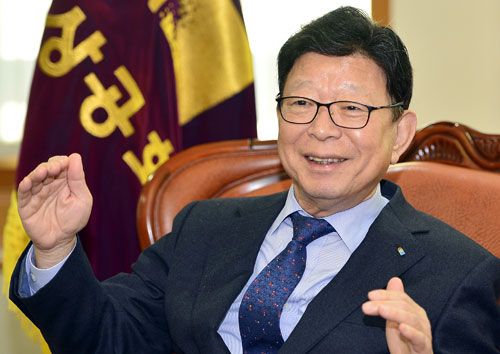 진영환 대구상공회의소 회장은 