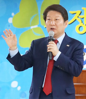 권영진 대구시장은 1일 정례 조회에서 직원들에게 
