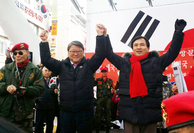 새누리당 친박(친박근혜)계 국회의원들이 최근 대구와 서울 도심에서 열린 