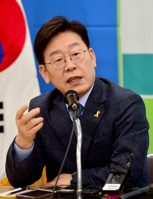 이재명 성남시장이 6일 오후 더불어민주당 대구광역시당을 찾아 기자간담회를 갖고 있다. 김영진 기자 kyjmaeil@msnet.co.kr