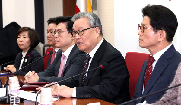 대선 전 개헌을 당론으로 내세운 새누리당이 