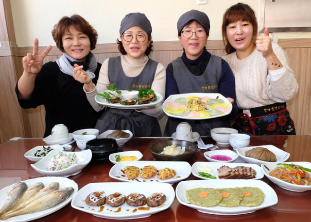 지난해 11월 사회적 기업으로 정부 인증받은 반야월연근사랑협동조합에서는 다양한 연근 요리를 맛볼 수 있다. 박노익 대기자 noik@msnet.co.kr