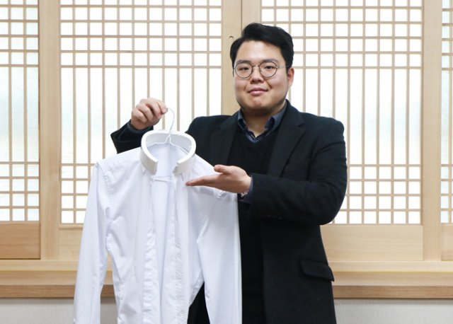 졸업과 동시에 창업하는 경일대 권태현 씨가 자신이 개발한 