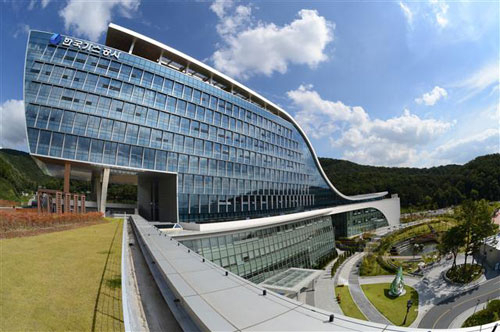 2014년 대구로 이전한 한국가스공사가 지역경제 활성화와 중소기업 협력 면에서 크게 부진하다는 지적이 나오고 있다. 대구혁신도시 내 한국가스공사 본사 전경. 매일신문 DB