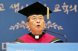 15일 열린 김정우 대구가톨릭대 총장 취임식에서 김 총장이 취임사를 밝히고 있다.
