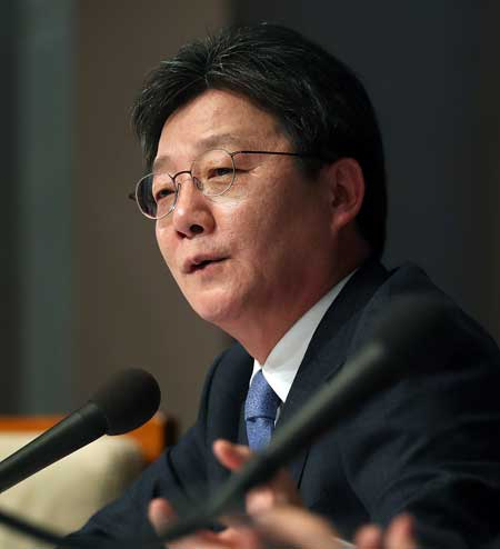 바른정당 대선주자 유승민 국회의원이 27일 오전 서울 중구 한국프레스센터에서 열린 관훈클럽 초청 토론회에서 발언하고 있다. 연합뉴스