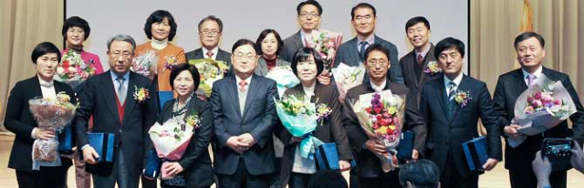 삼국유사 군위도서관이 제68차 한국도서관협회 정기총회에서 한국도서관상을 수상했다.