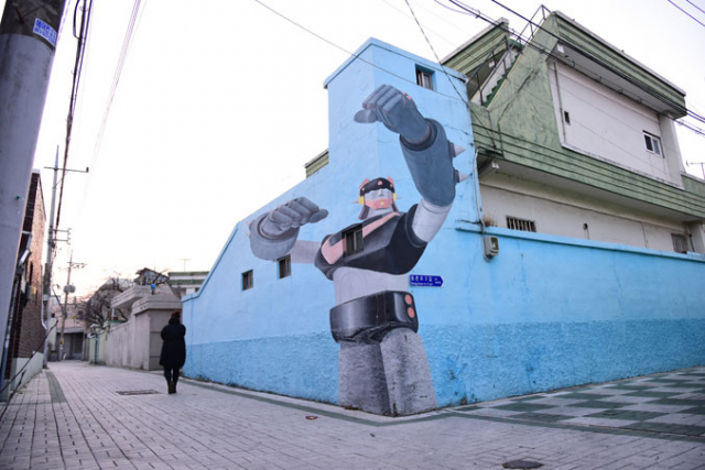 동구 입석동 932번지 일대 옹기종기행복마을.만화 캐릭터 등 벽화가 곳곳에 그려져 있어 활기찬 마을로 변했다.