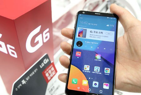LG의 새 전략 스마트폰 G6.