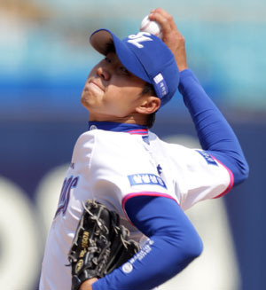 삼성 라이온즈의 투수 최충연이 14일 대구삼성라이온즈파크에서 열린 kt 위즈와의 시범경기에 선발 등판해 역투하고 있다. 삼성 라이온즈 제공