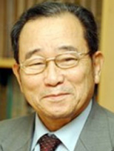 의성군 신평면 중률리, 일명 청학마을에서 본 왜가리 서식지. 새들이 나무에 앉은 모습이 얼핏 나무에 달린 하얀 열매처럼 보인다.