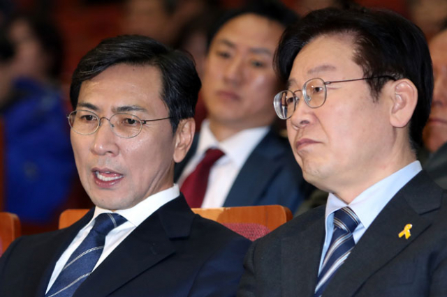 더불어민주당 안희정(왼쪽)