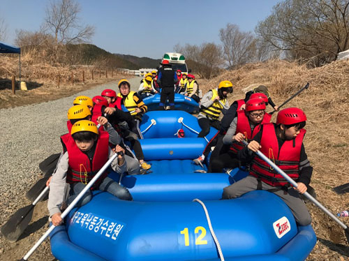 지난 14, 15일 유가중 신입생 153명이 대구교육낙동강수련원에 입소, 다양한 체험 활동을 통해 서로 배려하면서 공동체의식을 함양하는 기회를 가졌다. 유가중 제공