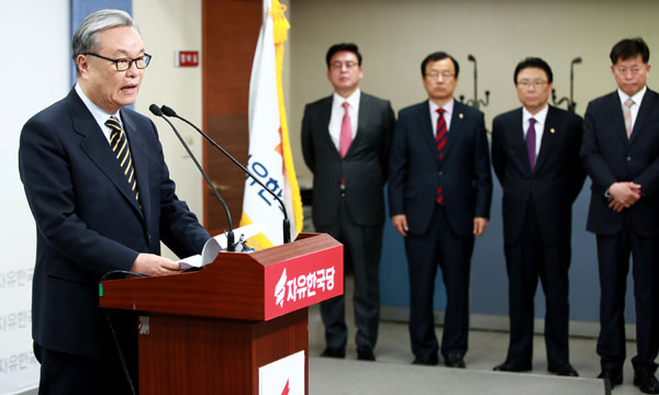 인 위원장이 29일 오전 서울 여의도 당사에서 사퇴 기자회견을 하고 있다. 연합뉴스