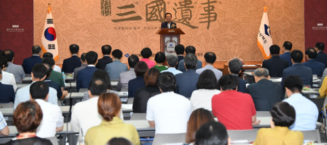 경상북도는 허리 경제권 안에 있는 각 지역의 대표적인 문화자원을 집적하고 다양한 볼거리와 체험문화를 관광자원화해 시너지 창출에 주력한다. 경북도청에서 열린 