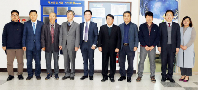 계성고는 지난달 28일 학교 발전을 위해 나눔을 실천해 준 40여 개인 및 단체를 초청, 회원증을 수여하고 회원 명판을 부착하는 