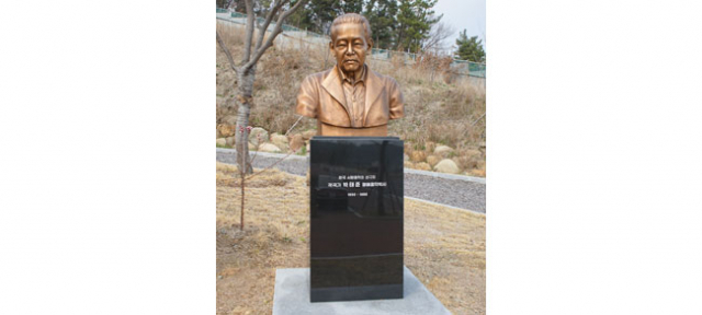 계성고 교정에 세워진 박태준 선생 흉상.