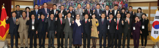 베트남 타이응웬성 딩화현 방문단이 지난달 29~31일 청도군을 방문해 전통소싸움대회 및 농업시설과 관광지를 방문했다. 청도군 제공