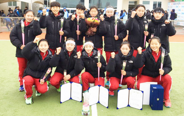 성주여고가 2017 KBS배 전국춘계 남녀하키대회 여고부에서 준우승을 차지했다. 성주여고 제공