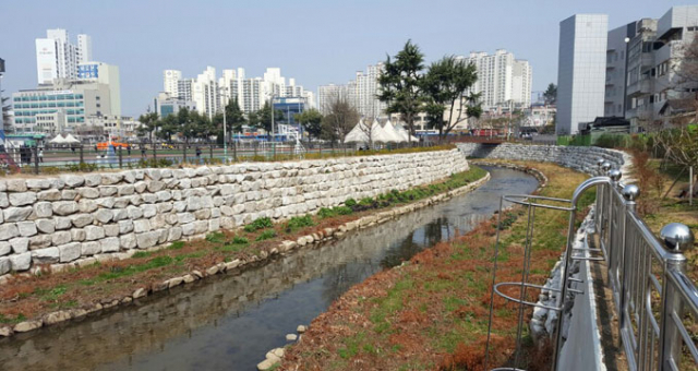 어린 정호승을 키운 대구 범어천.