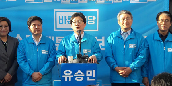 유승민 바른정당 대선 후보가 7일 포항을 방문에 지지를 호소하고 있다. 배형욱 기자