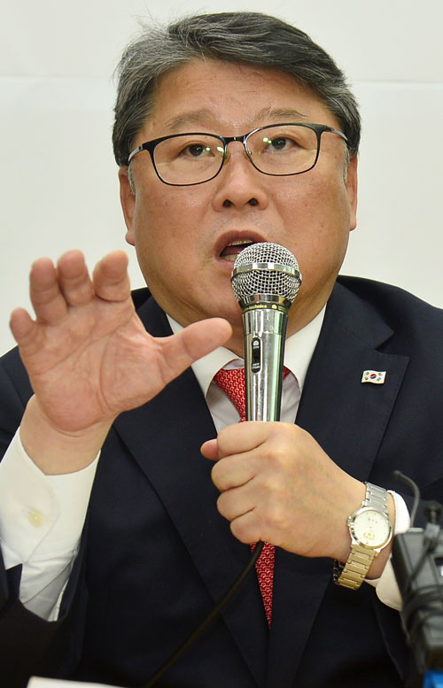 자유한국당을 탈당한 조원진 의원이 9일 대구 달서구 지역구사무실에서 기자회견을 갖고 있다. 성일권 기자 sungig@msnet.co.kr