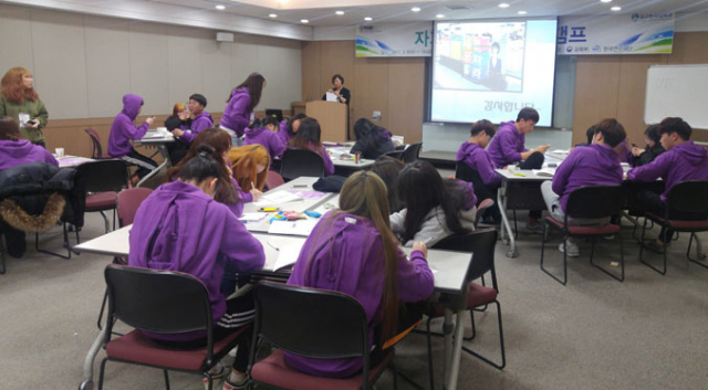 최근 자기계발 능력 강화 캠프에 참가해 교육을 받고 있는 대구한의대 학생들. 대구한의대 제공