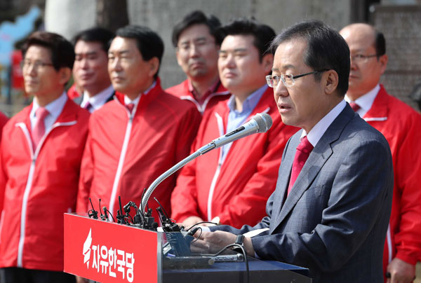홍준표 자유한국당 대선 후보가 11일 오전 파주 임진각 테마공원에서 