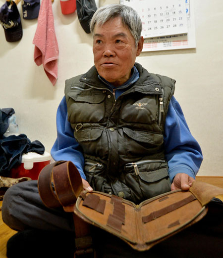 독립운동가 이상정 장군의 손자 이재윤 씨는 기초생활수급자로 서구 내당동의 한 월세방에서 살고 있다. 그는 
