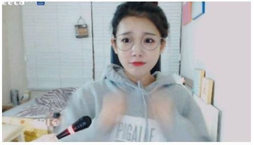 아이유 닮은 BJ / 사진출처 - 온라인 커뮤니티 캡쳐