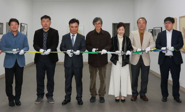 갤러리 11의 개관식 모습.